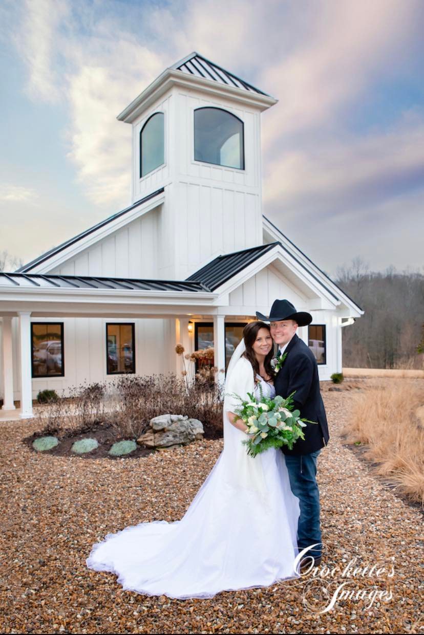 Wedding Couple at Knollcrest at Sunset in Jackson, MO