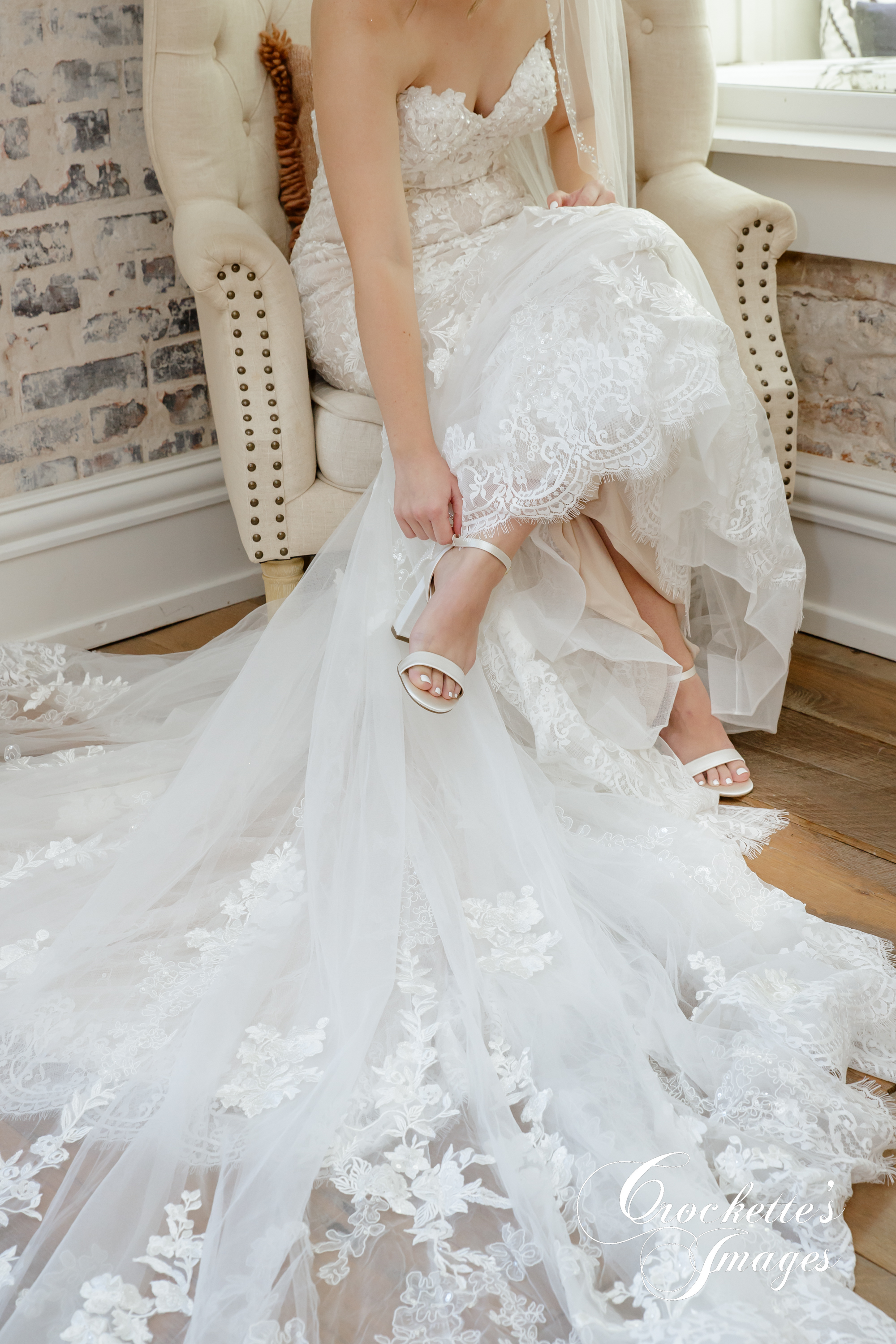 Elegant Getting Dressed photos at Rusted Route Farms in Jackson, MO