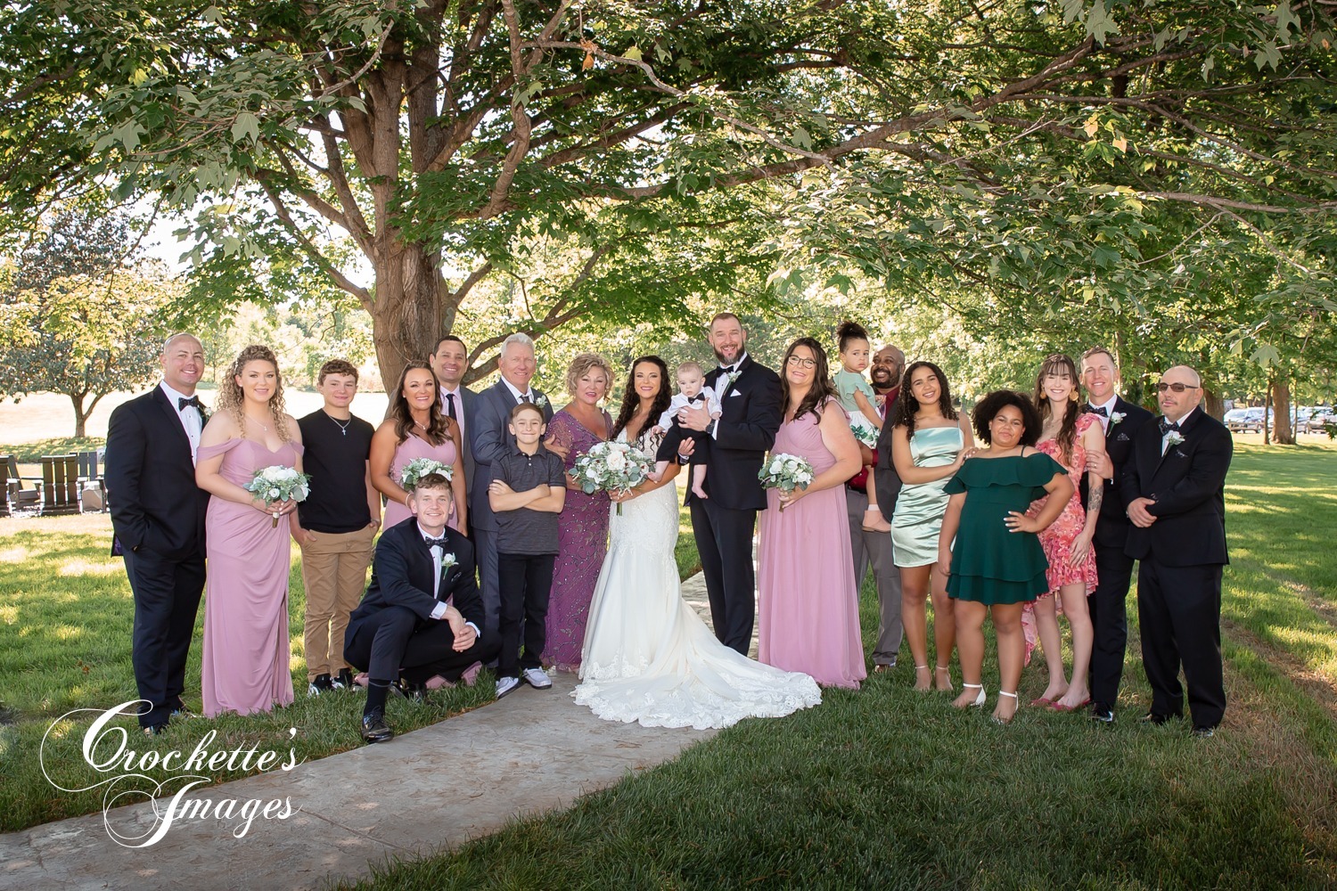 Family Photos on the Wedding Day, Big Family Photos, Wedding Formal Photos, Rusted Route Farms