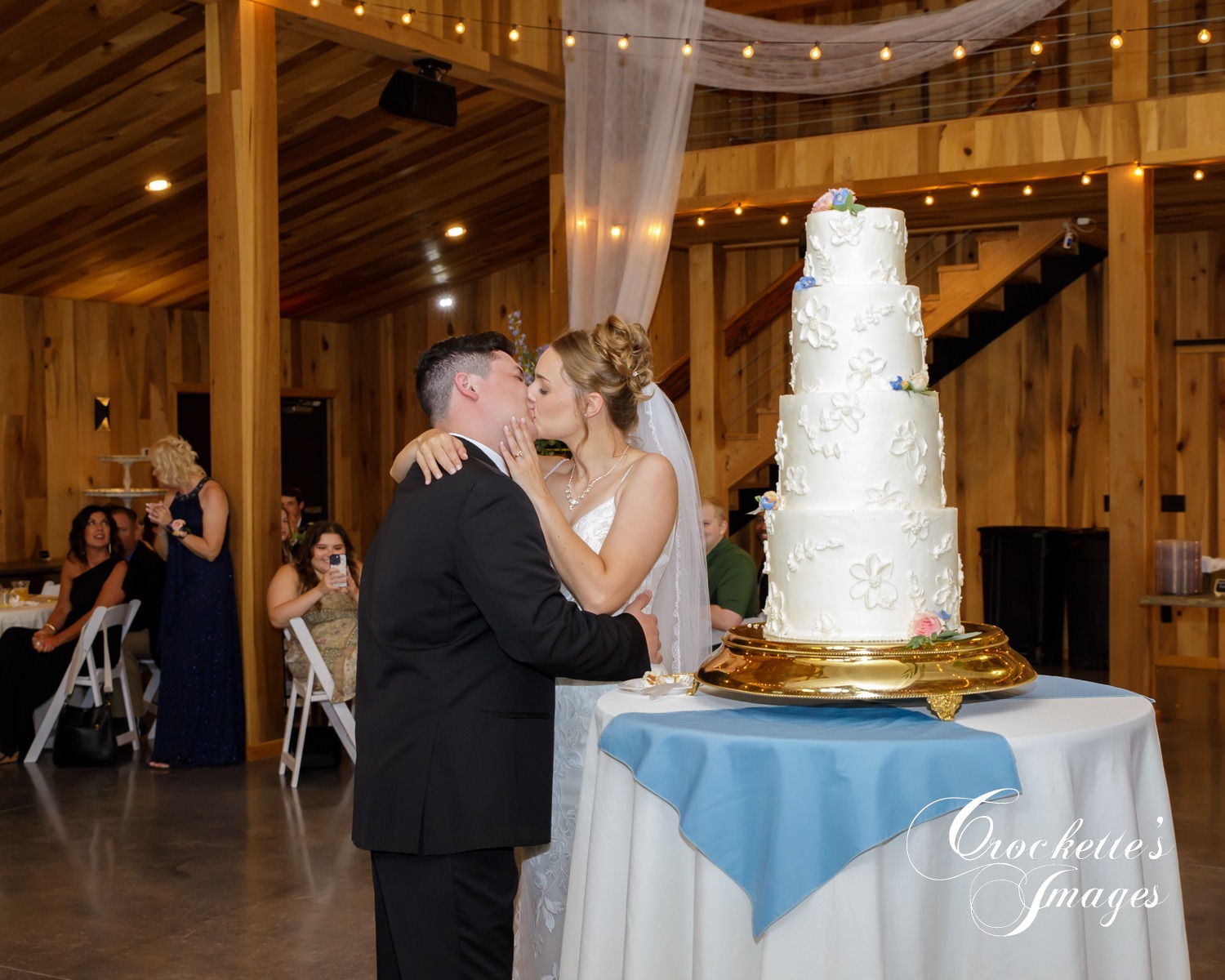 Cutting the Cake, Reception Photos, Amor on The River in Scott City, MO.