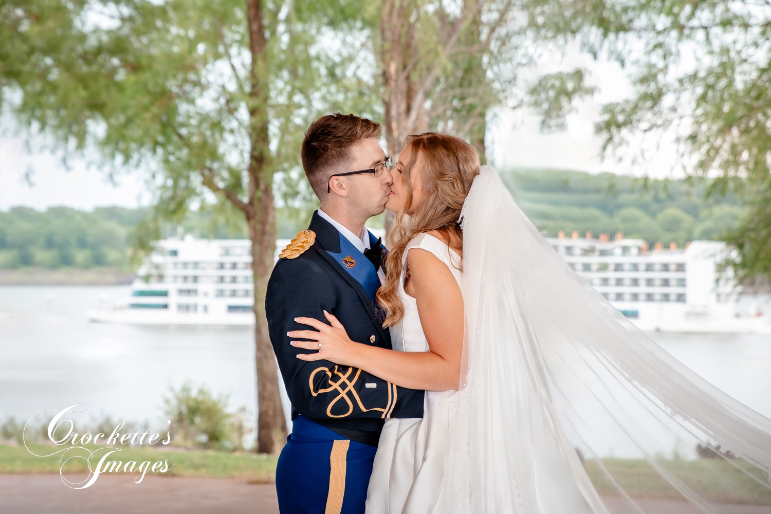 Wedding Photos at Amor on The River in Scott City, MO. Long veil wedding photos