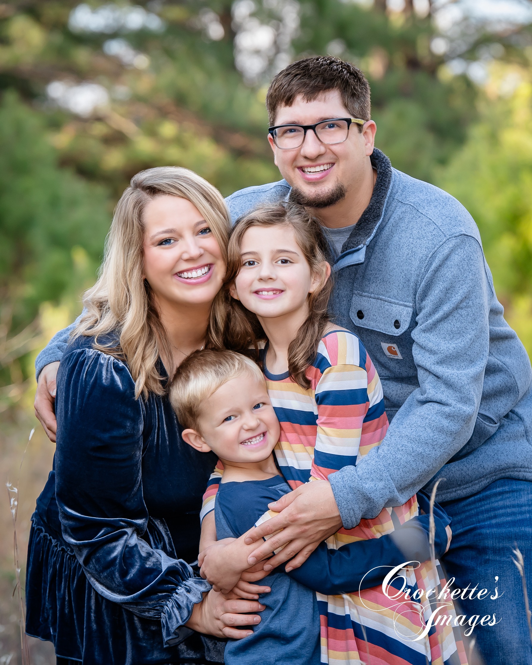 Fun, candid, loving family photos, Blue clothing color scheme