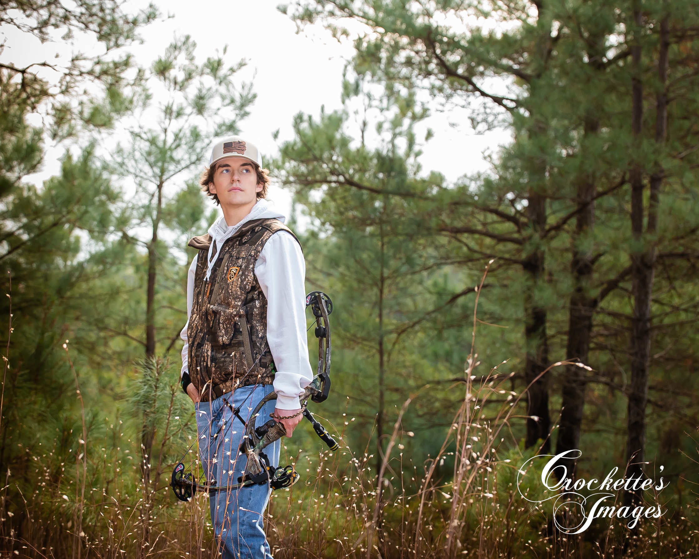 Hunting Senior Photos. Bow hunting senior photos in the woods. Creative hunting senior photos. Masculine hunting senior photos.