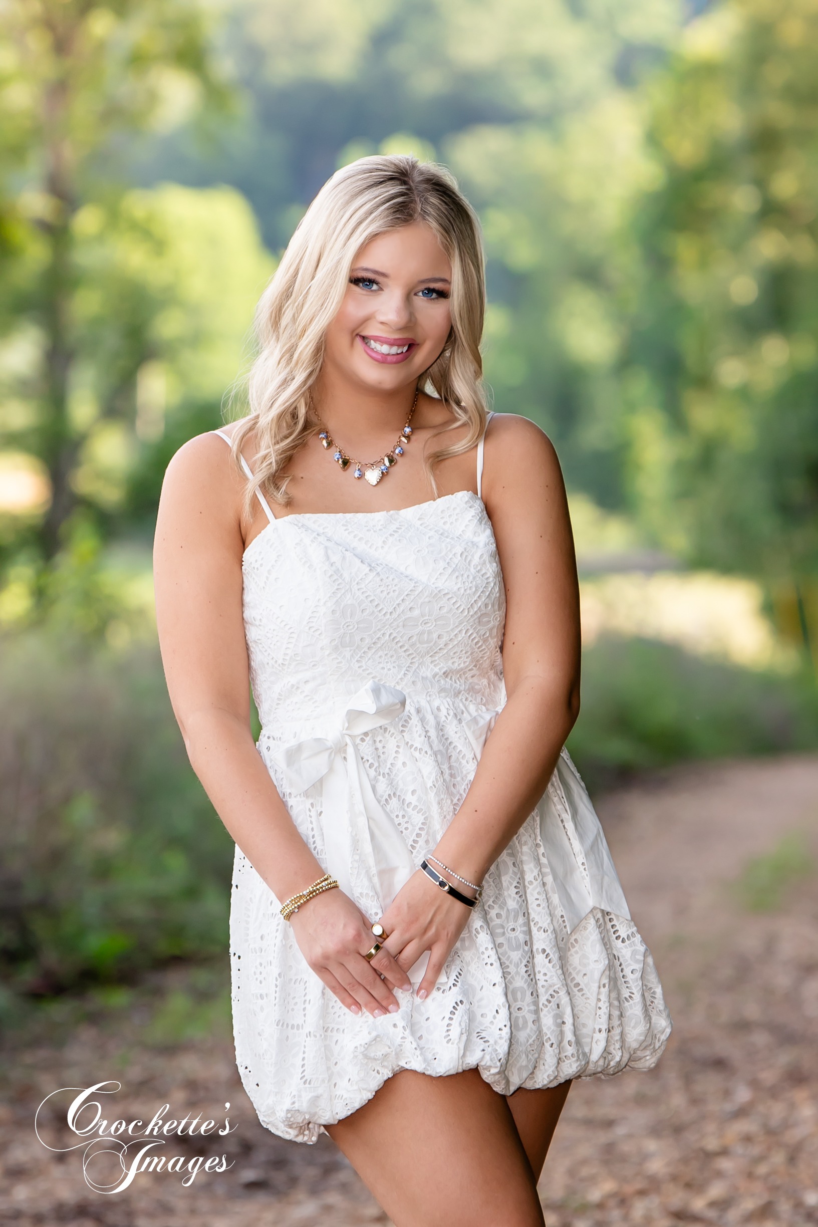 Country Senior Photo with Crockette's Images