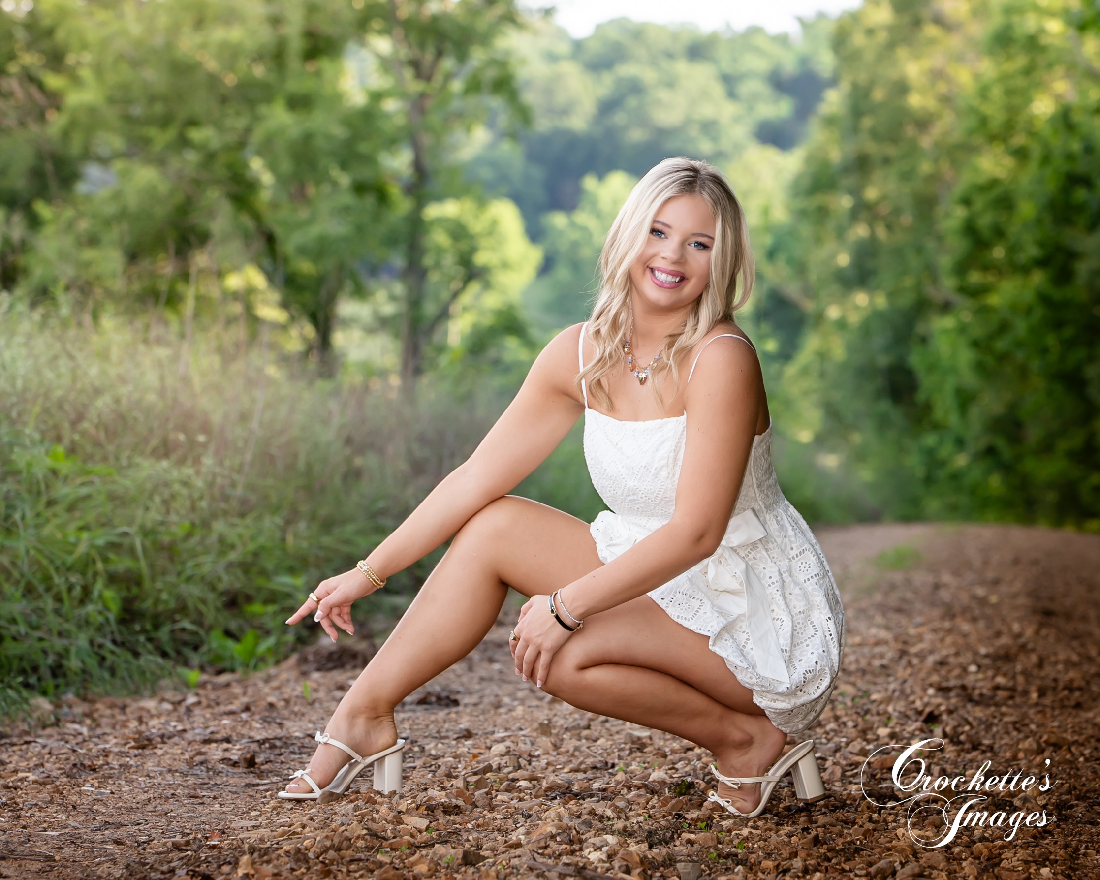 Country Senior Photo with Crockette's Images