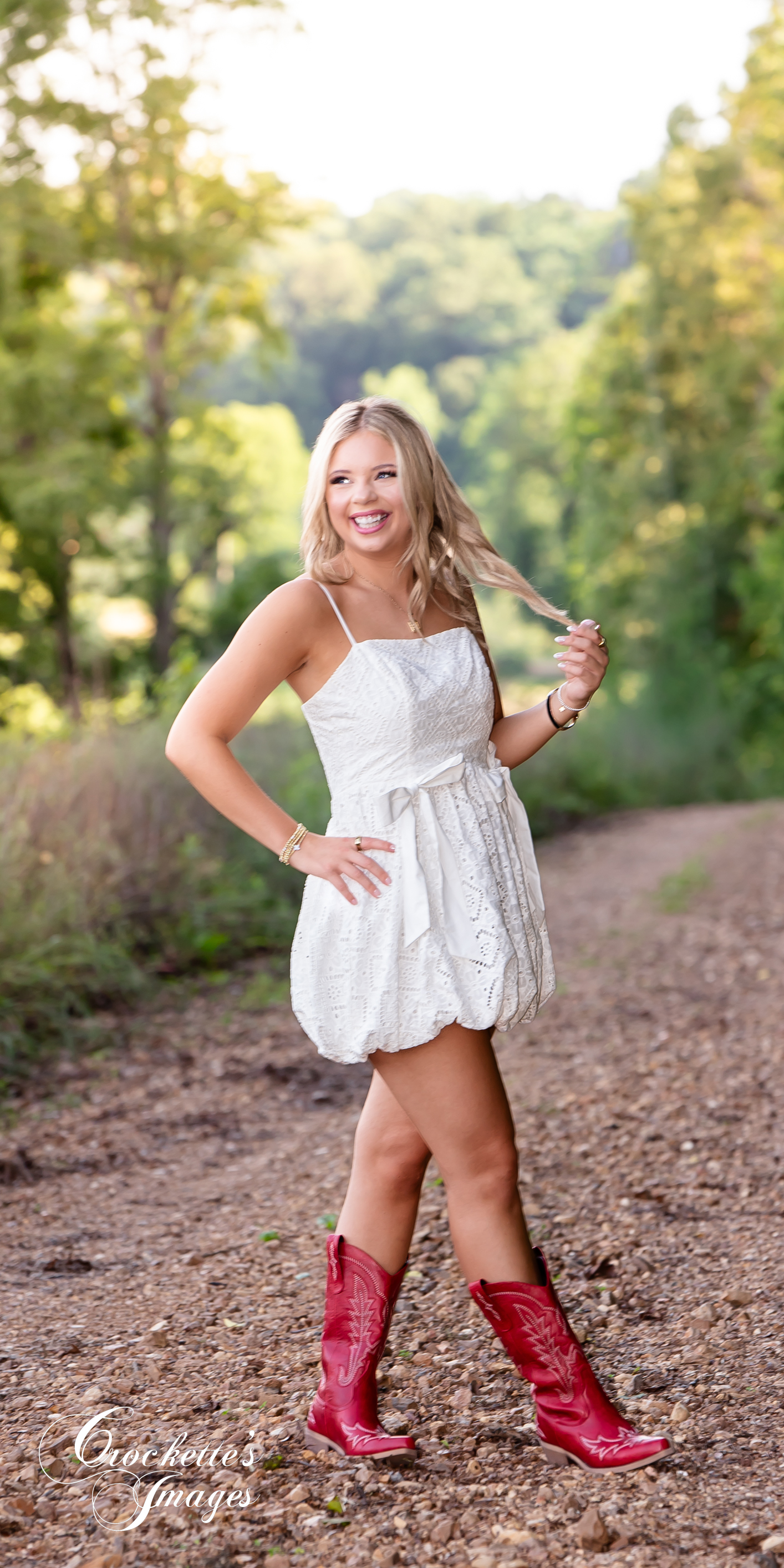 Country Senior Photo with Crockette's Images