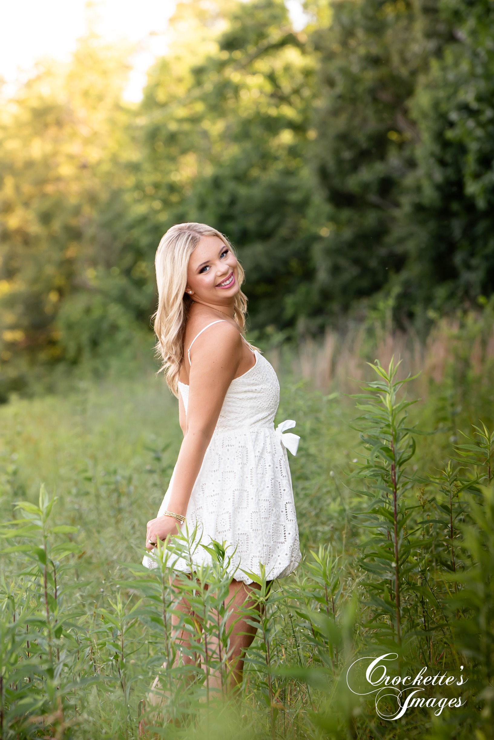 Country Senior Photo with Crockette's Images